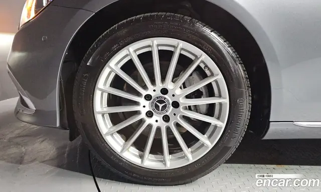 Mercedes-Benz E-Class 2022 2.0 автомат (гидро), миниатюра 4