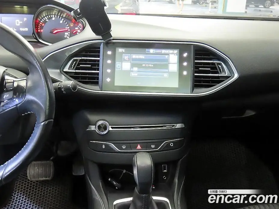 Peugeot 308 2015 2.0 автомат (гидро), фото 11 Peugeot 308 2015 2.0 автомат (гидро), фото 11