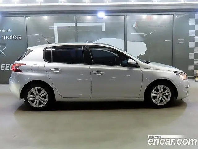 Peugeot 308 2015 2.0 автомат (гидро), миниатюра 5 Peugeot 308 2015 2.0 автомат (гидро), миниатюра 5