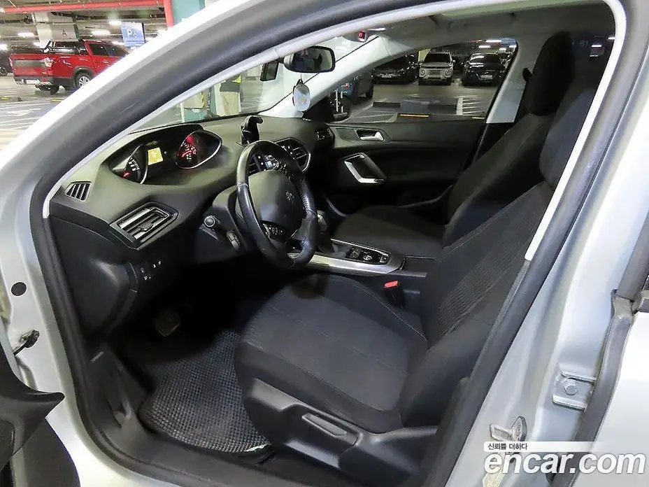 Peugeot 308 2015 2.0 автомат (гидро), фото 6 Peugeot 308 2015 2.0 автомат (гидро), фото 6