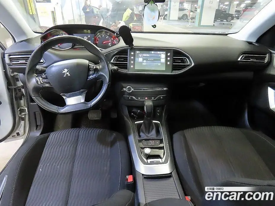 Peugeot 308 2015 2.0 автомат (гидро), фото 10 Peugeot 308 2015 2.0 автомат (гидро), фото 10