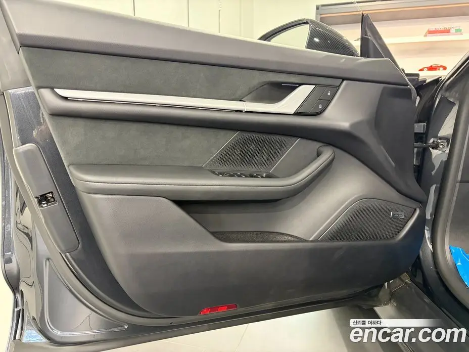 Porsche Taycan 2025 0.1 автомат (гидро), фото 10