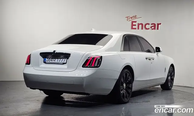 Rolls-Royce Ghost 2025 6.8 автомат (гидро), миниатюра 2