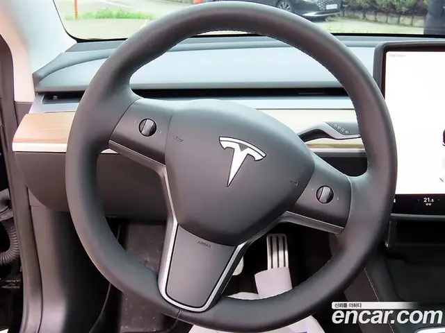 Tesla Model 3 2022 1.0 автомат (гидро), миниатюра 8