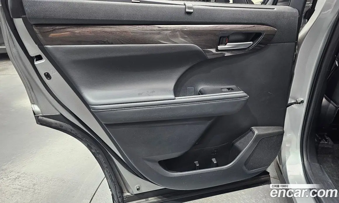 Toyota Highlander 2023 2.5 автомат (гидро), фото 15