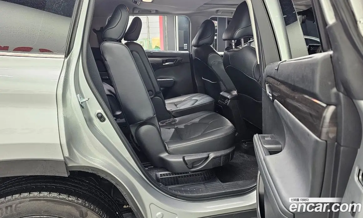 Toyota Highlander 2023 2.5 автомат (гидро), фото 18