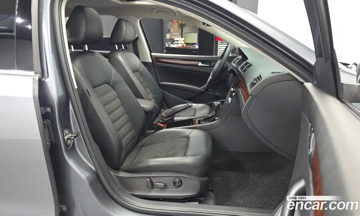 Volkswagen Passat 2012 2.0 автомат (гидро), фото 11