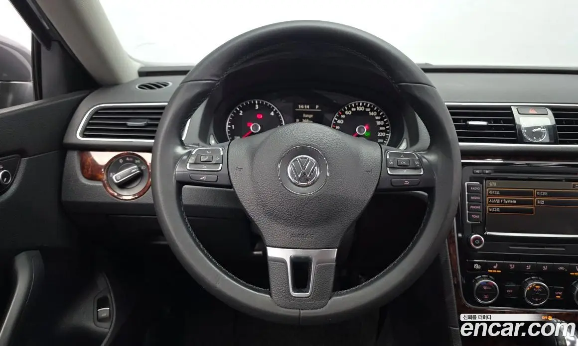 Volkswagen Passat 2012 2.0 автомат (гидро), фото 13