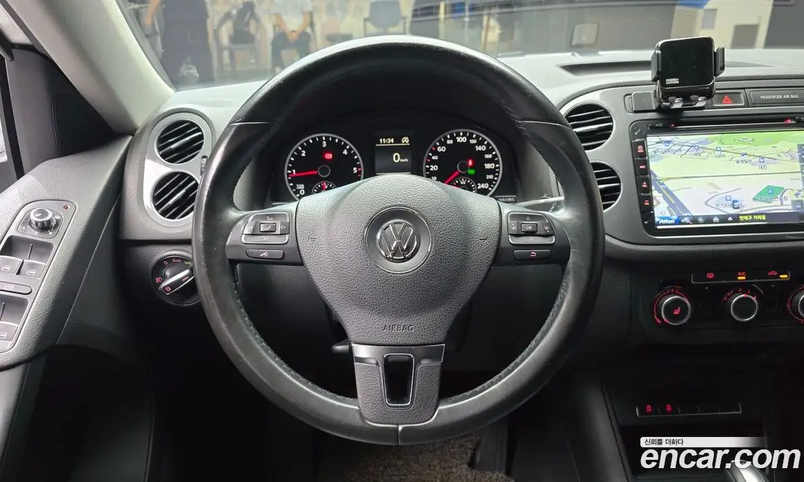 Volkswagen Tiguan 2015 2.0 автомат (гидро), фото 13