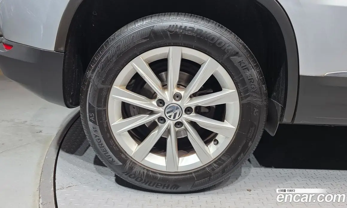 Volkswagen Tiguan 2015 2.0 автомат (гидро), фото 5