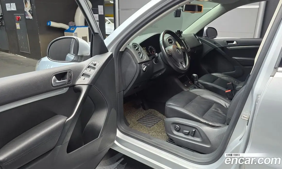 Volkswagen Tiguan 2015 2.0 автомат (гидро), фото 10