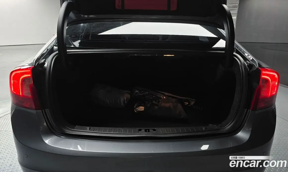 Volvo S60 2018 2.0 автомат (гидро), фото 20