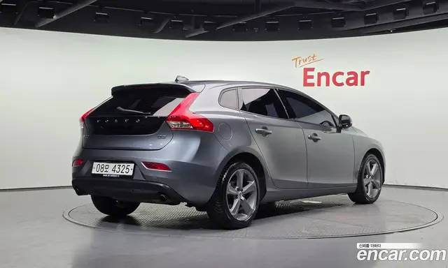 Volvo V40 2017 2.0 автомат (гидро), миниатюра 2