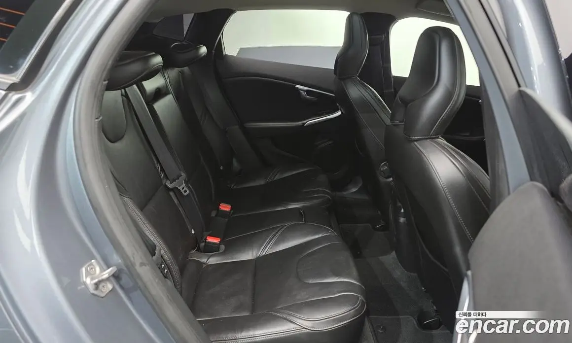 Volvo V40 2017 2.0 автомат (гидро), фото 11