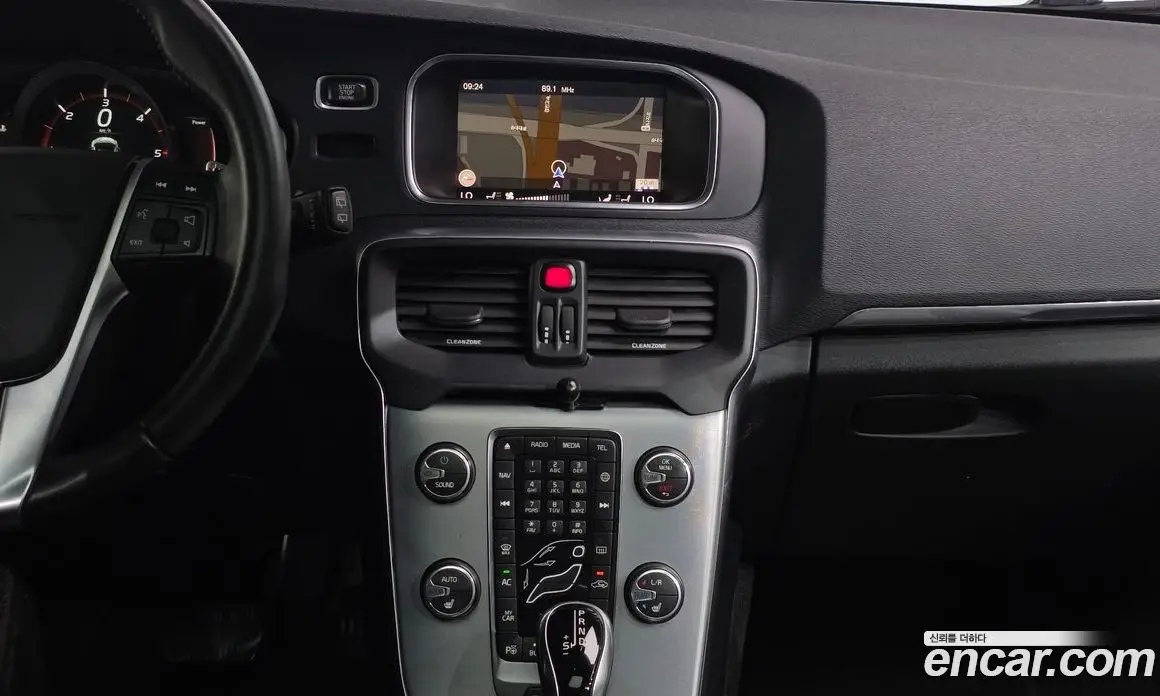 Volvo V40 2017 2.0 автомат (гидро), фото 12