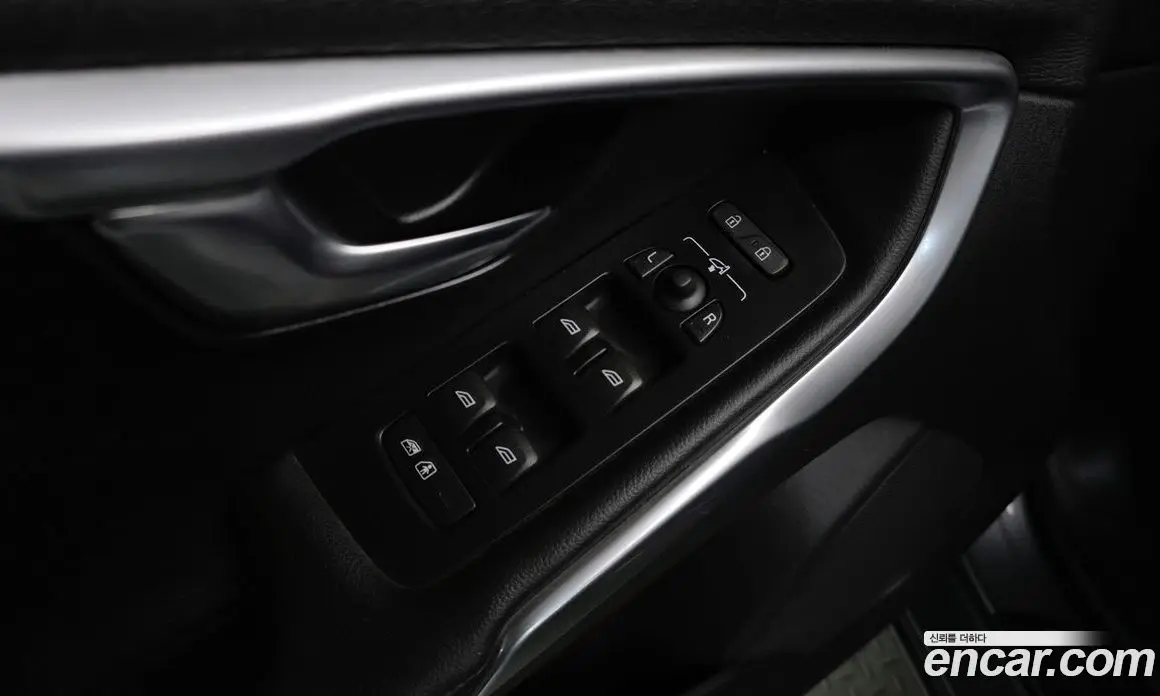 Volvo V40 2017 2.0 автомат (гидро), фото 17