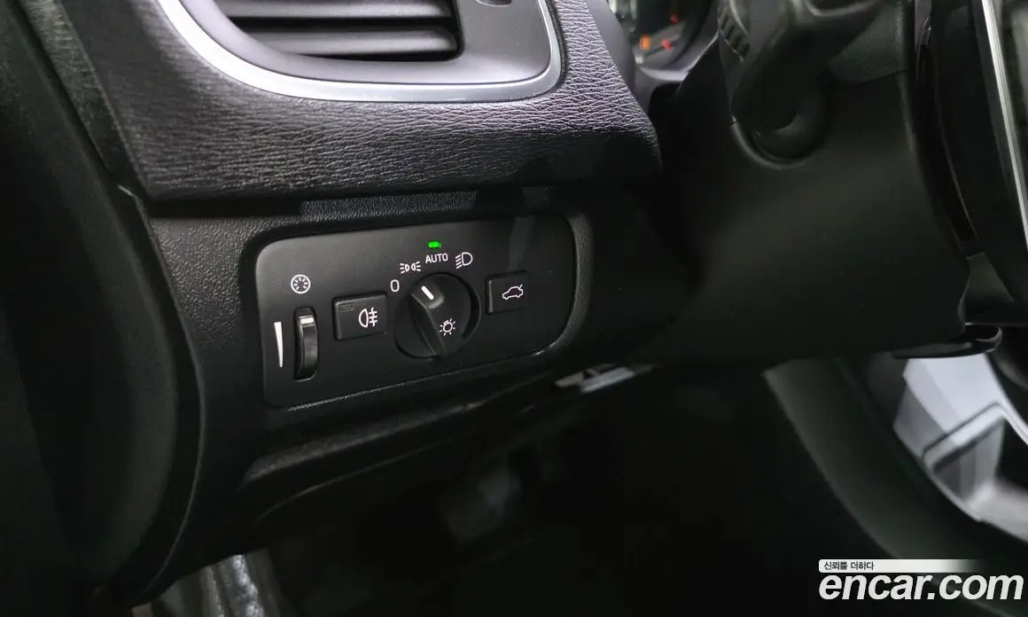 Volvo V40 2017 2.0 автомат (гидро), фото 18