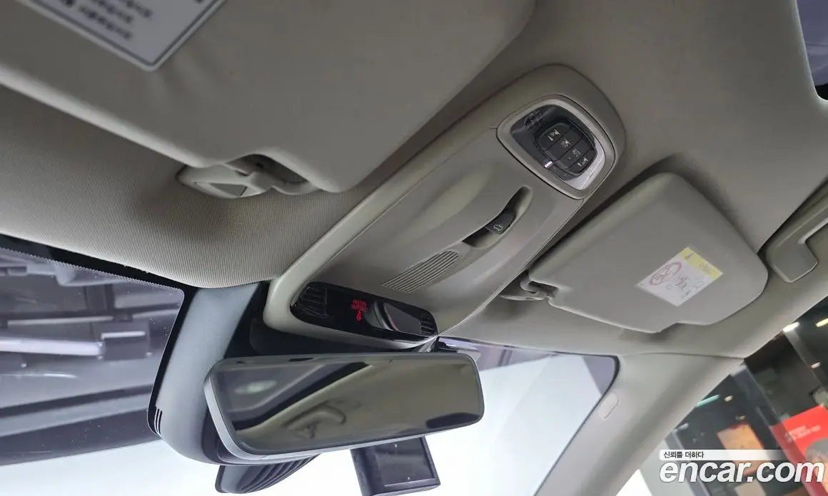 Volvo V40 2017 2.0 автомат (гидро), фото 19