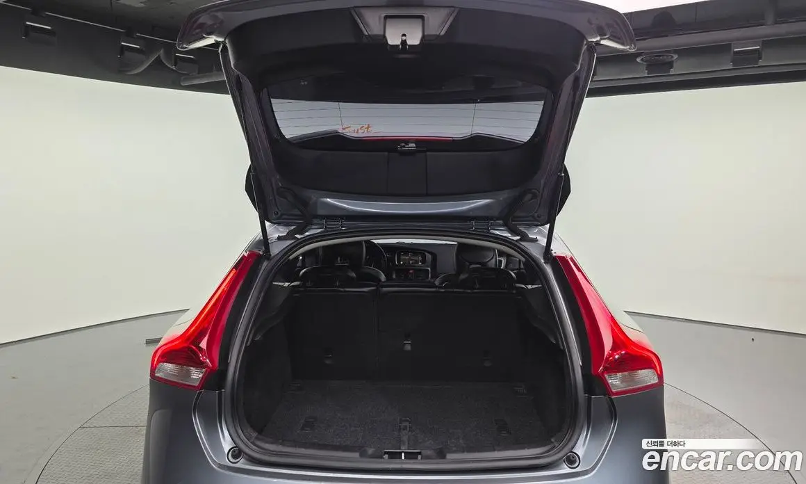 Volvo V40 2017 2.0 автомат (гидро), фото 20