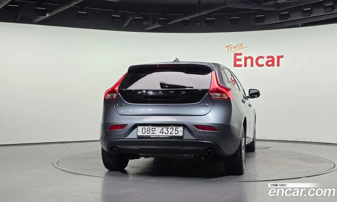 Volvo V40 2017 2.0 автомат (гидро), фото 4