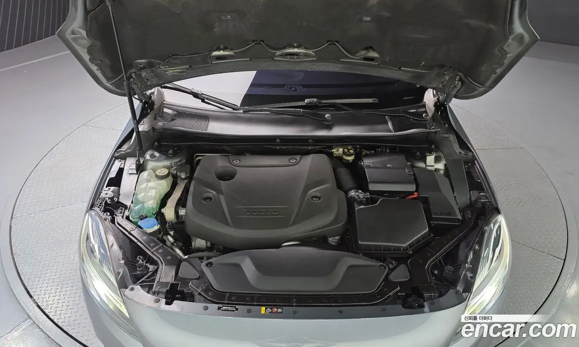 Volvo V40 2017 2.0 автомат (гидро), фото 6