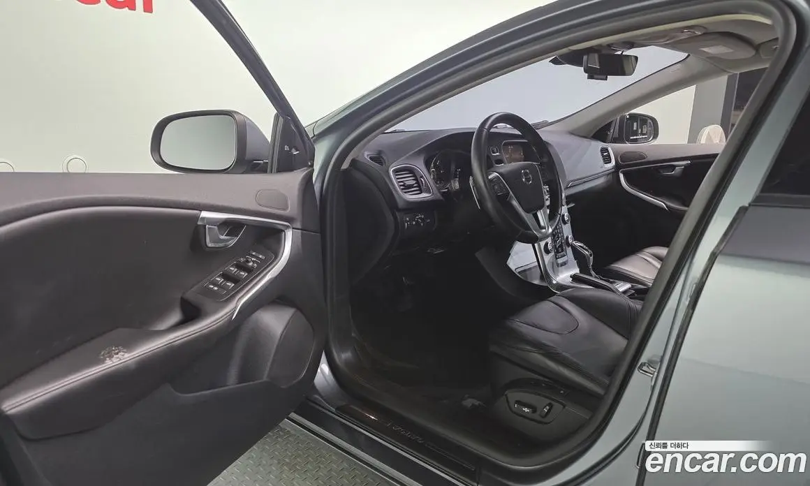Volvo V40 2017 2.0 автомат (гидро), фото 10