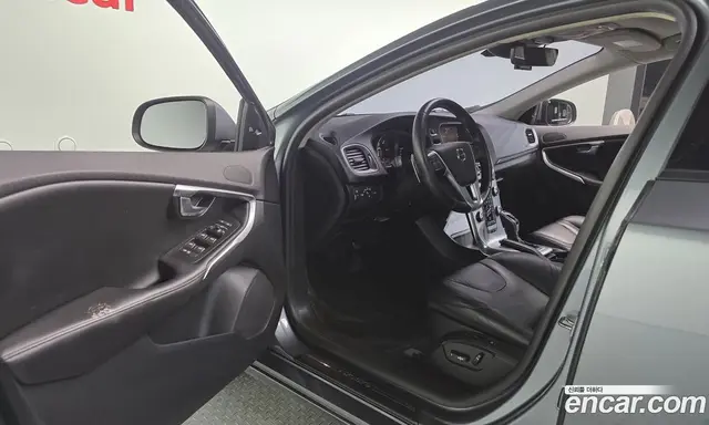 Volvo V40 2017 2.0 автомат (гидро), миниатюра 10
