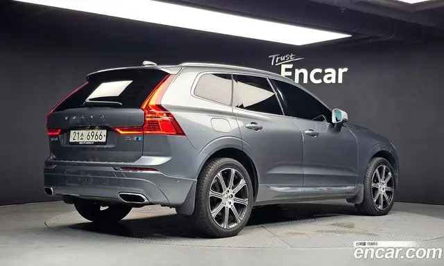 Volvo XC60 2018 2.0 автомат (гидро), миниатюра 2