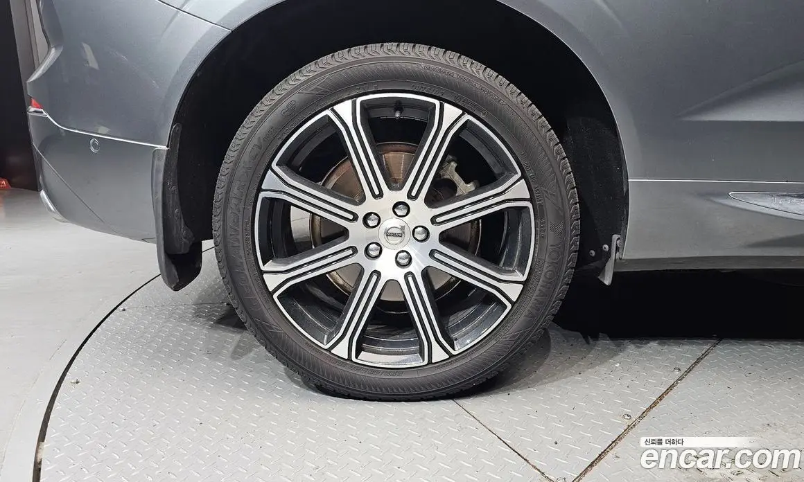 Volvo XC60 2018 2.0 автомат (гидро), фото 5