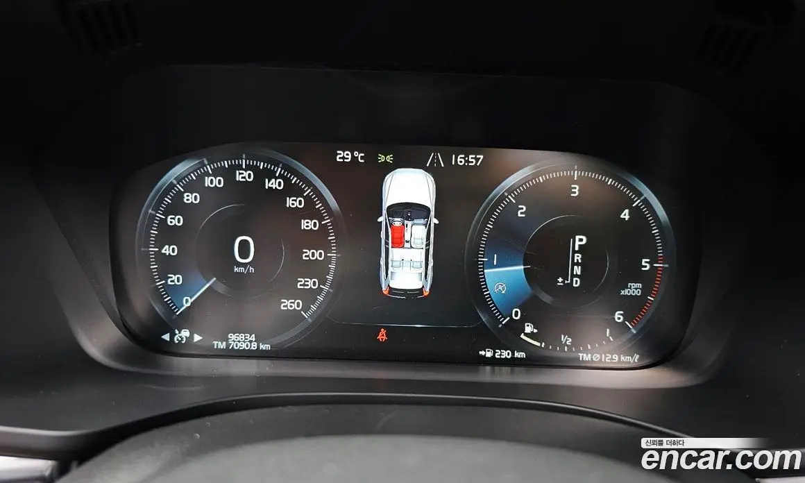 Volvo XC60 2018 2.0 автомат (гидро), фото 8