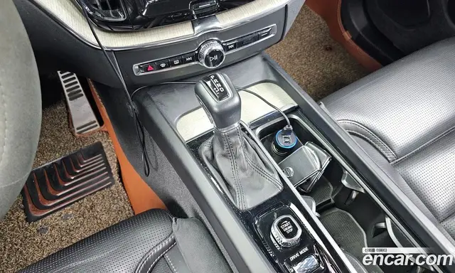Volvo XC60 2018 2.0 автомат (гидро), миниатюра 9