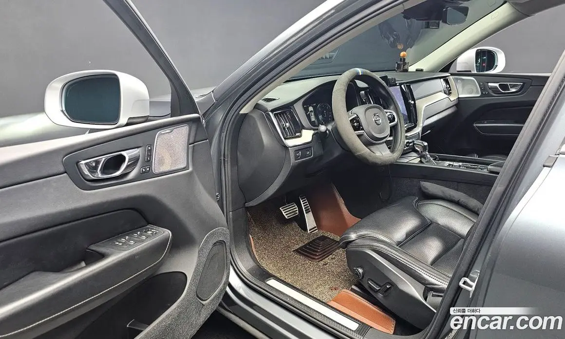 Volvo XC60 2018 2.0 автомат (гидро), фото 10