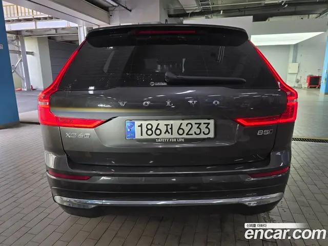 Volvo XC60 2023 2.0 автомат (гидро), миниатюра 3