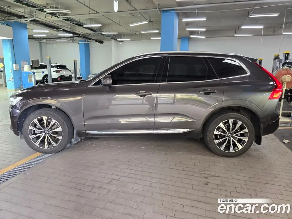 Volvo XC60 2023 2.0 автомат (гидро), фото 4