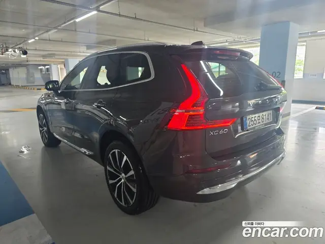 Volvo XC60 2025 2.0 автомат (гидро), миниатюра 2