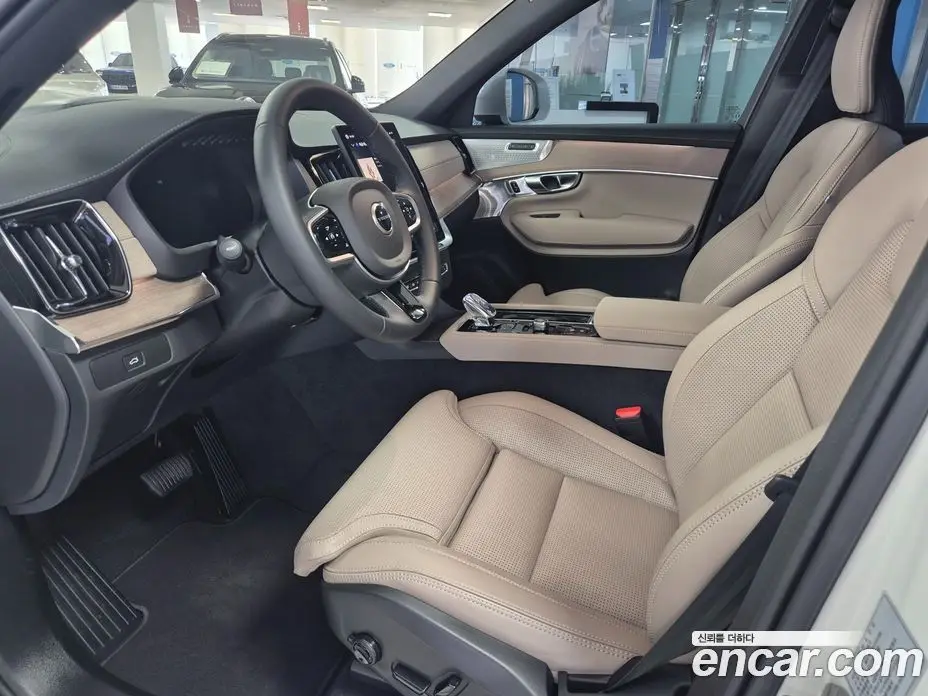 Volvo XC90 2025 2.0 автомат (гидро), фото 9