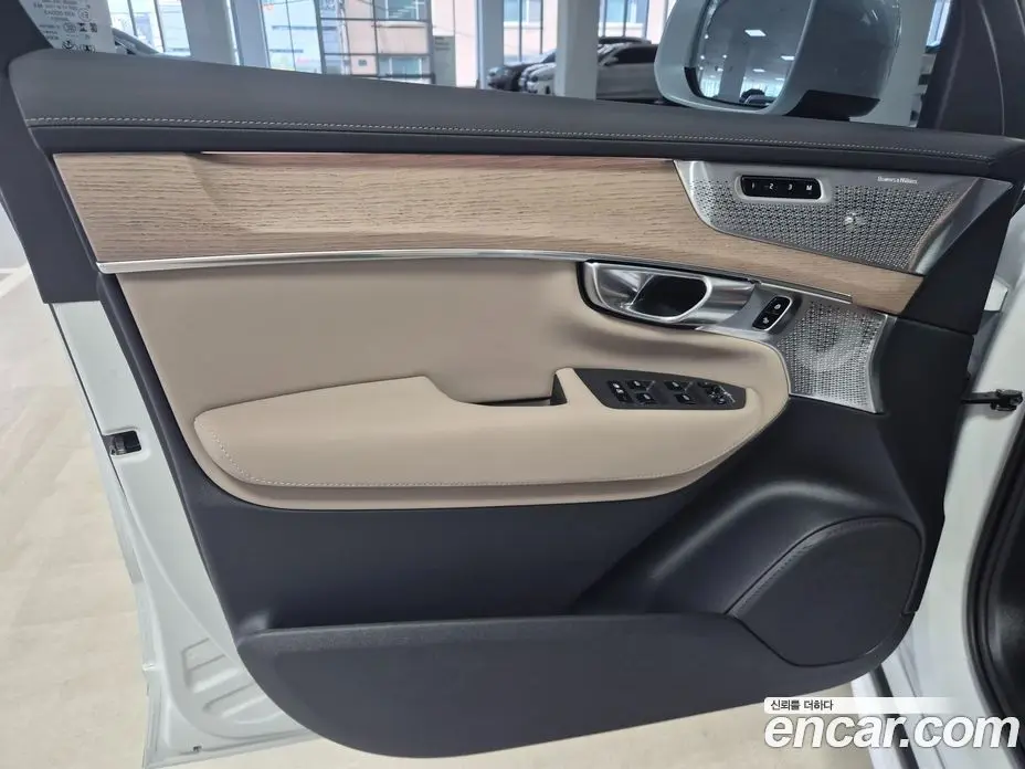 Volvo XC90 2025 2.0 автомат (гидро), фото 10