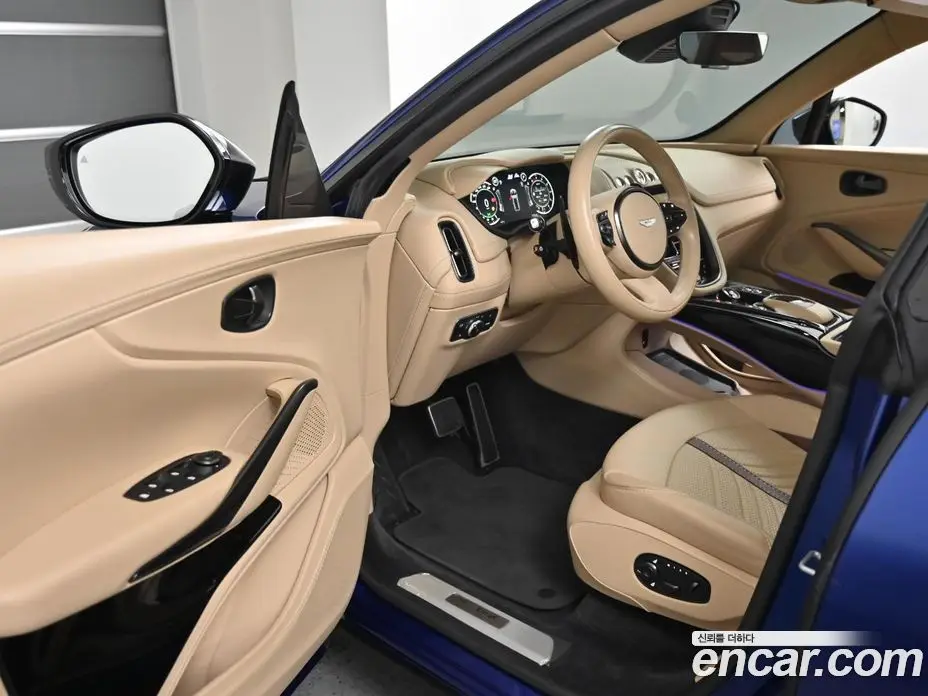 Aston Martin DBX 2023 4.0 автомат (гидро), фото 11