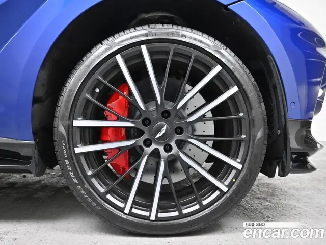 Aston Martin DBX 2023 4.0 автомат (гидро), миниатюра 5