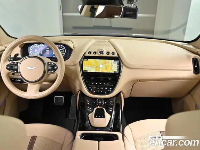 Aston Martin DBX 2023 4.0 автомат (гидро), миниатюра 7