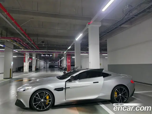 Aston Martin Vanquish 2016 5.9 автомат (гидро), миниатюра 2
