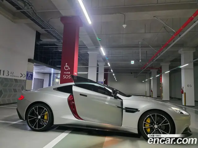Aston Martin Vanquish 2016 5.9 автомат (гидро), миниатюра 6