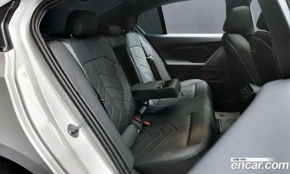 BMW 5 серия 2025 2.0 автомат (гидро), фото 12 BMW 5 серия 2025 2.0 автомат (гидро), фото 12
