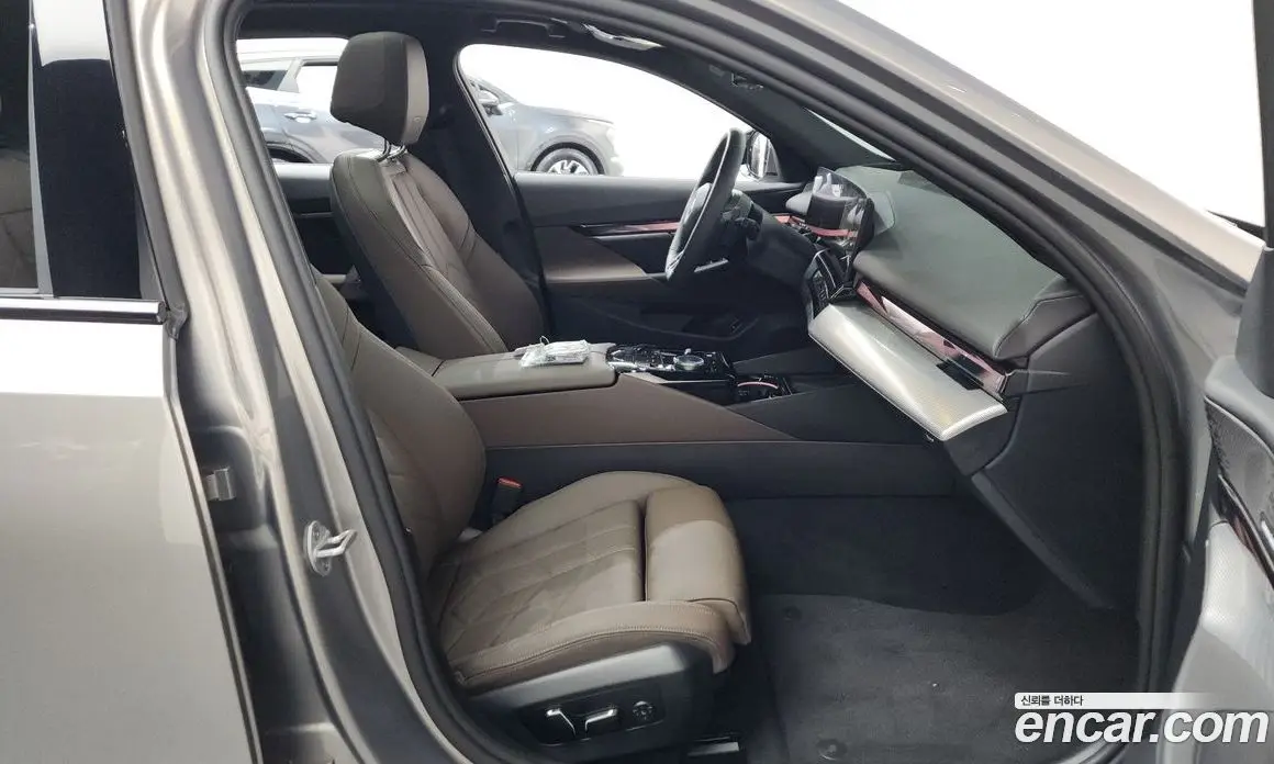 BMW 5 серия 2025 2.0 автомат (гидро), фото 16