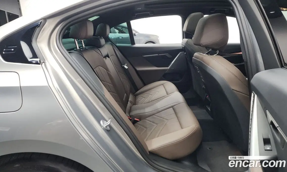 BMW 5 серия 2025 2.0 автомат (гидро), фото 17