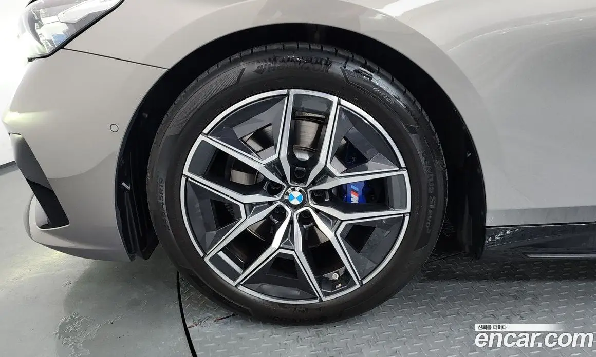 BMW 5 серия 2025 2.0 автомат (гидро), фото 5