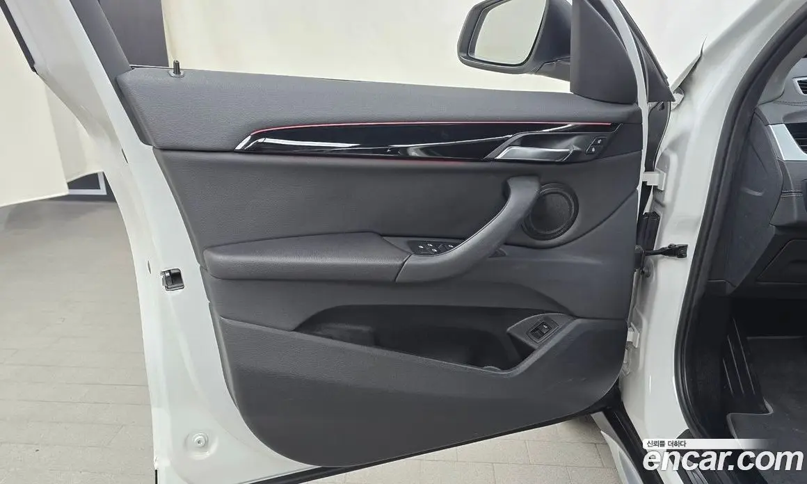 BMW X1 2022 2.0 автомат (гидро), фото 13