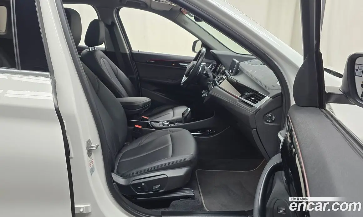 BMW X1 2022 2.0 автомат (гидро), фото 15