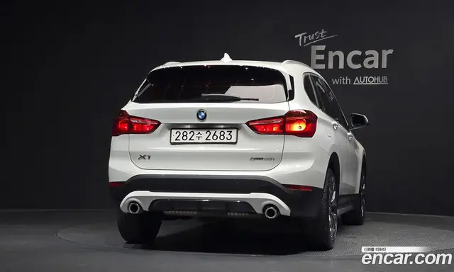 BMW X1 2022 2.0 автомат (гидро), миниатюра 3