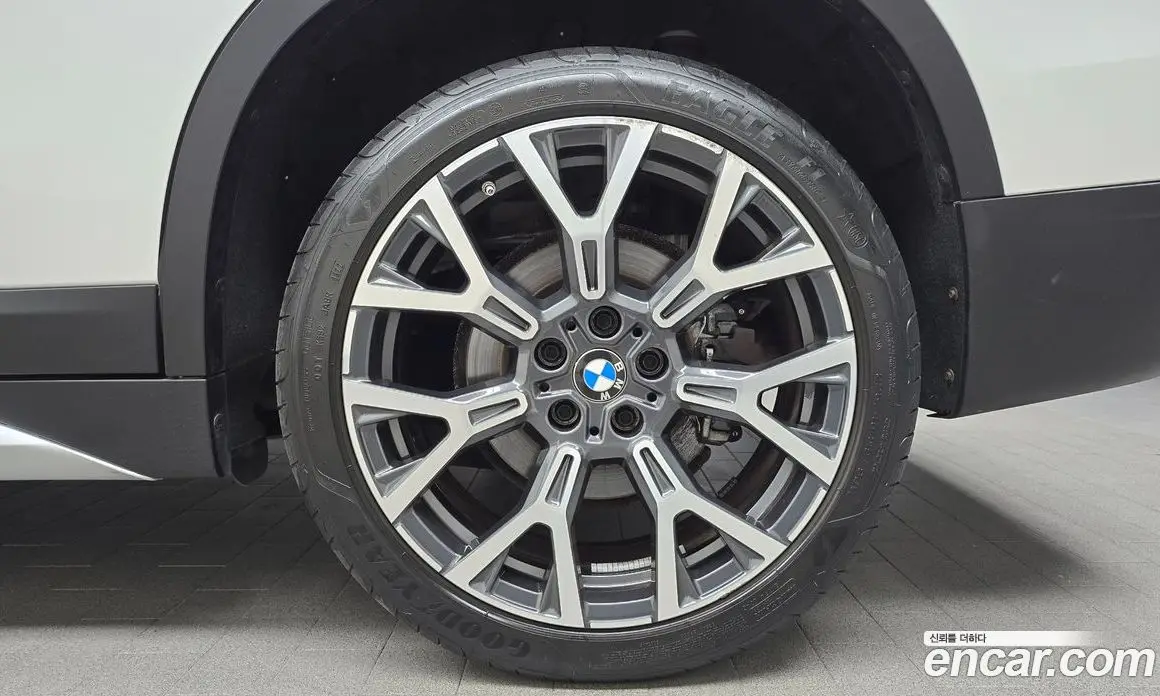 BMW X1 2022 2.0 автомат (гидро), фото 6